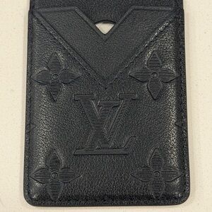 Like new Louis Vuitton Black Card Holder IPhone magnetic LV